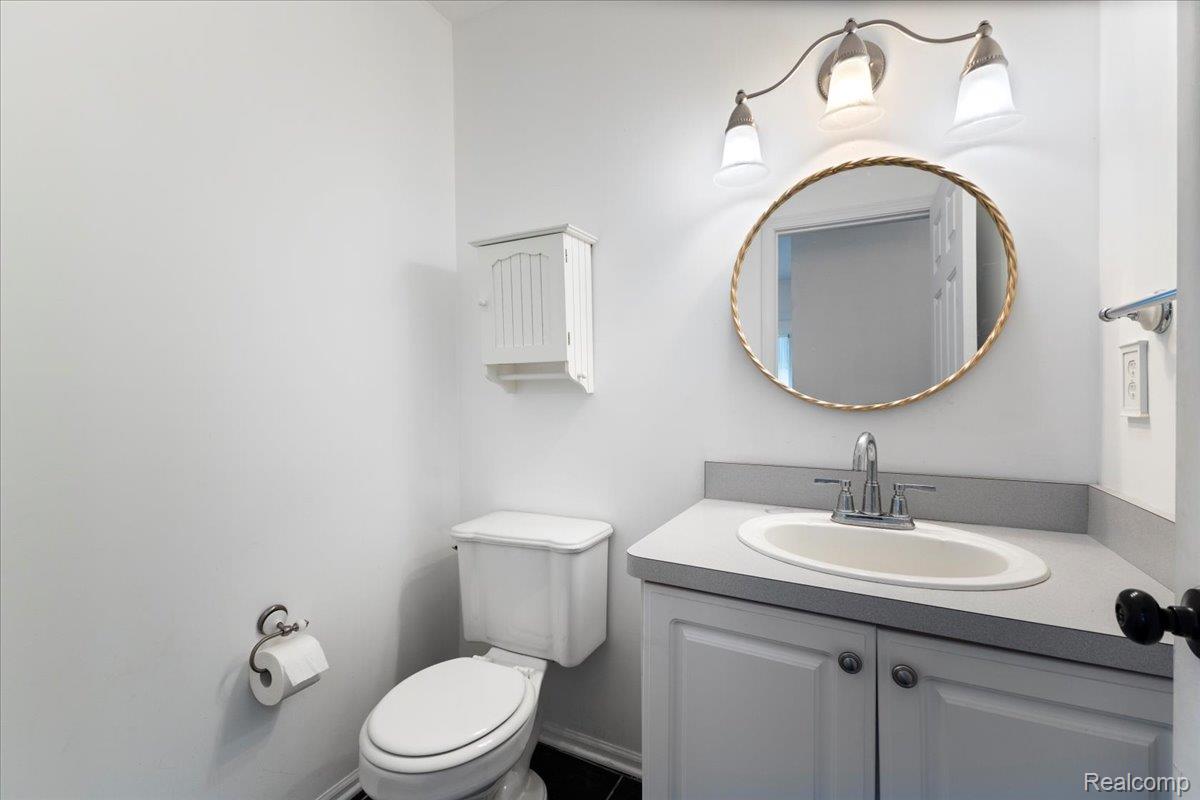 Waterford Charter Township, Michigan 48329, United States, 5 Bedrooms Bedrooms, ,4 BathroomsBathrooms,Residential,Active,154872