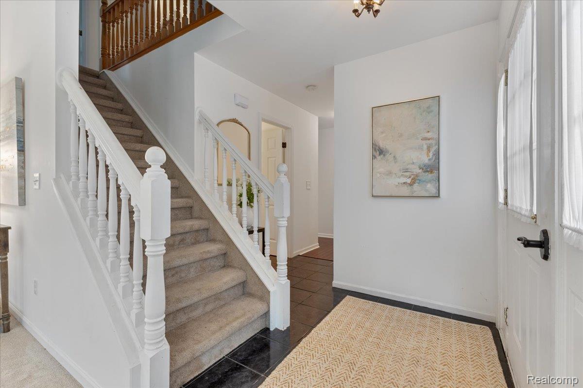 Waterford Charter Township, Michigan 48329, United States, 5 Bedrooms Bedrooms, ,4 BathroomsBathrooms,Residential,Active,154872