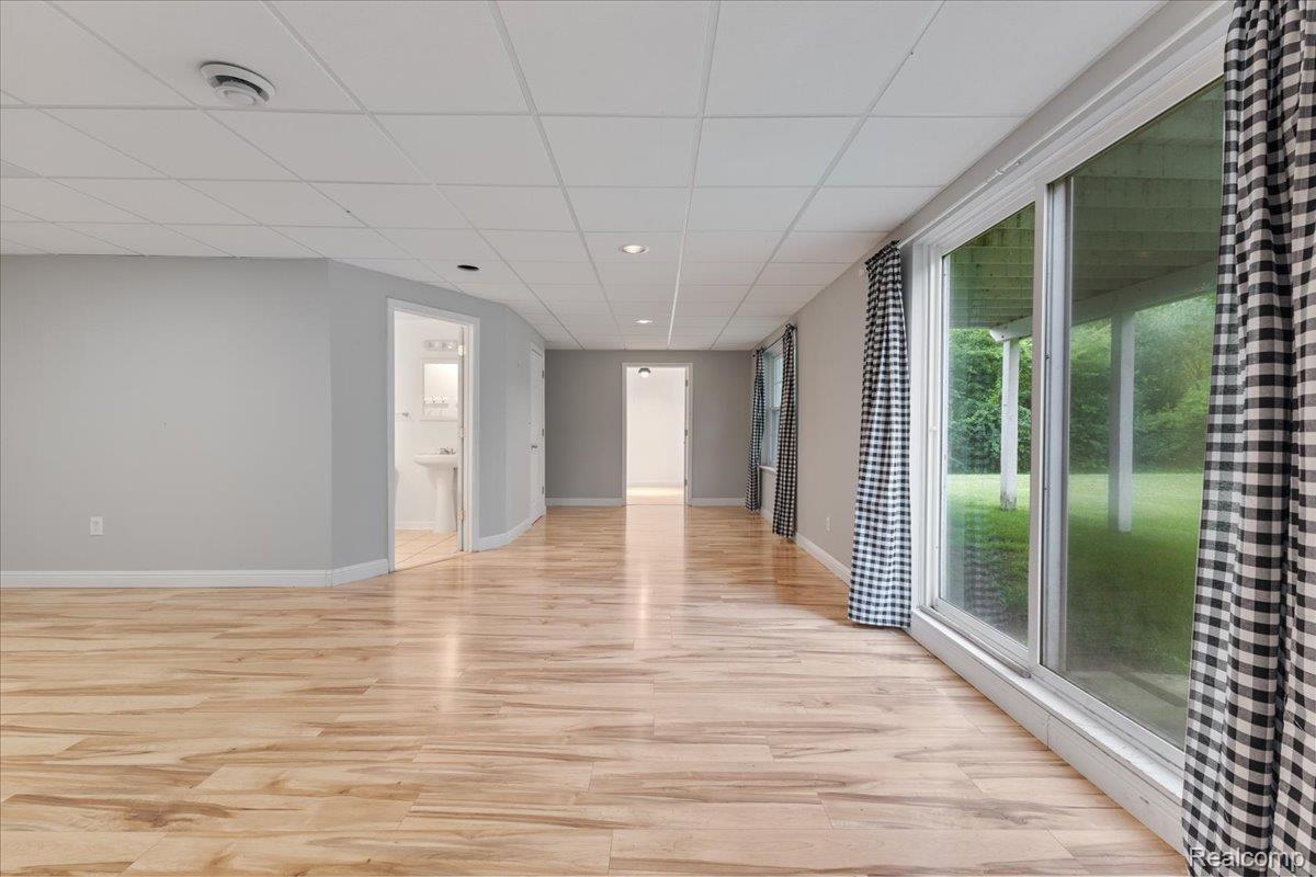 Waterford Charter Township, Michigan 48329, United States, 5 Bedrooms Bedrooms, ,4 BathroomsBathrooms,Residential,Active,154872