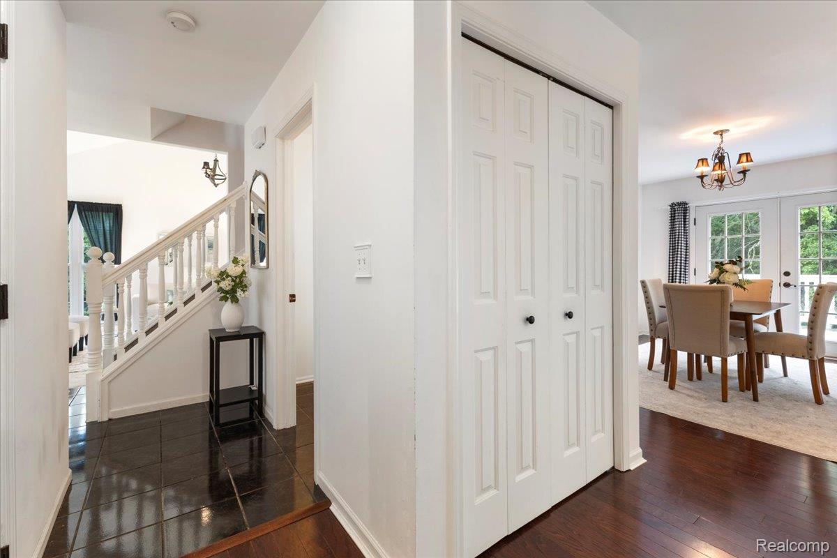 Waterford Charter Township, Michigan 48329, United States, 5 Bedrooms Bedrooms, ,4 BathroomsBathrooms,Residential,Active,154872