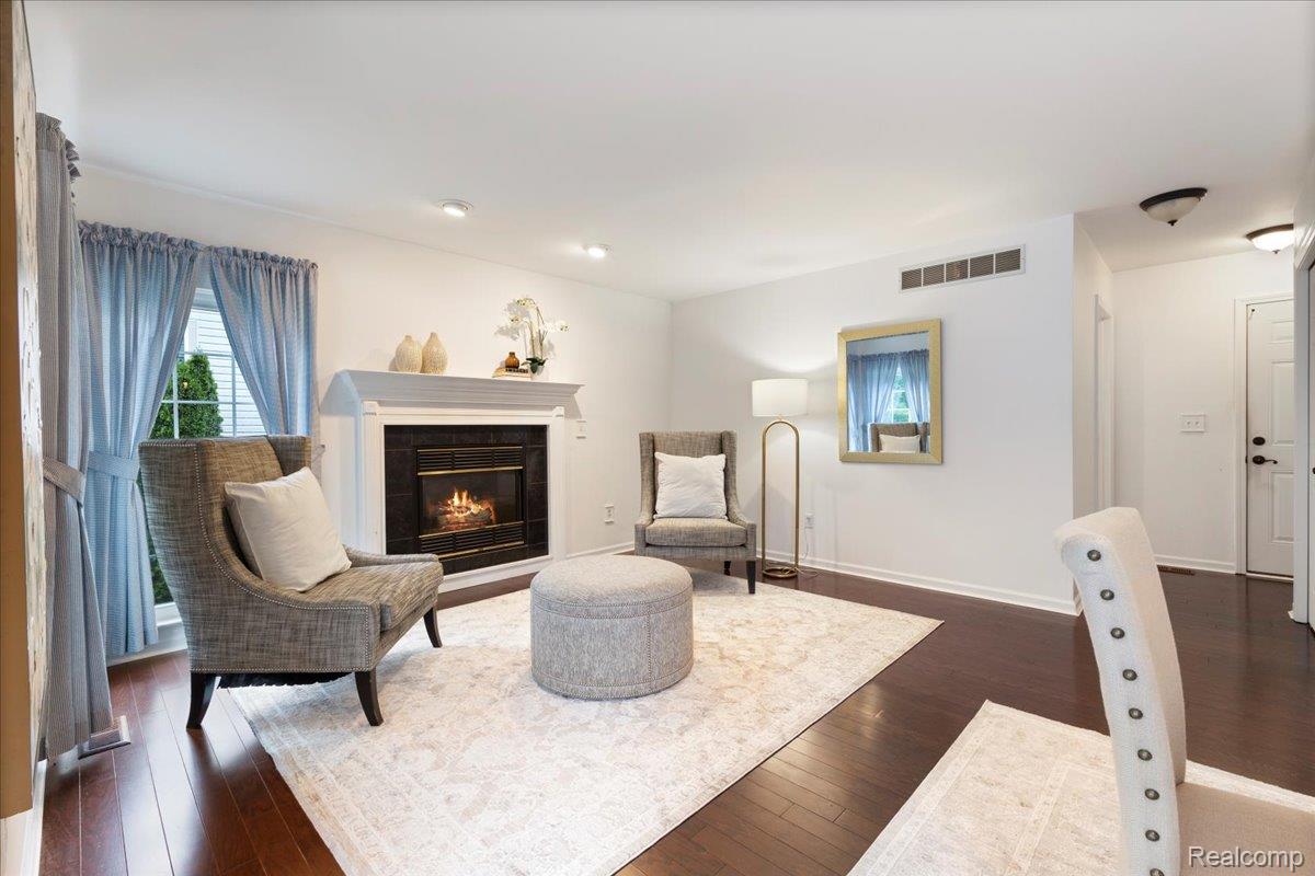 Waterford Charter Township, Michigan 48329, United States, 5 Bedrooms Bedrooms, ,4 BathroomsBathrooms,Residential,Active,154872