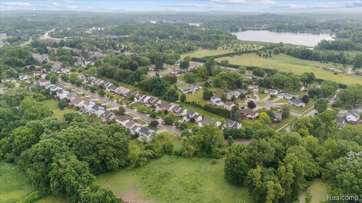 Waterford Charter Township, Michigan 48329, United States, 5 Bedrooms Bedrooms, ,4 BathroomsBathrooms,Residential,Active,154872
