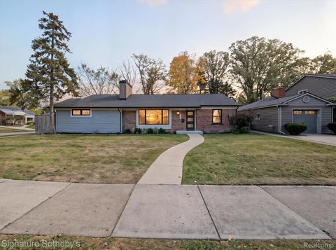 2456 Maplewood Avenue Royal Oak City MI 48073