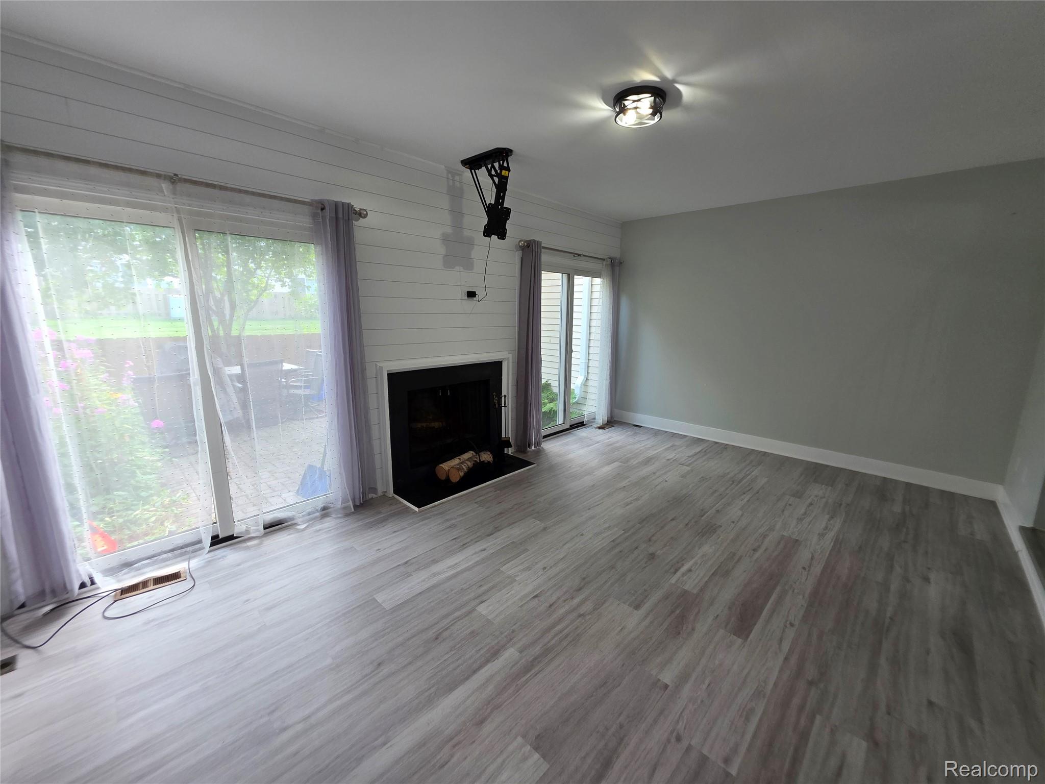 1812 Brentwood Drive Suite 100