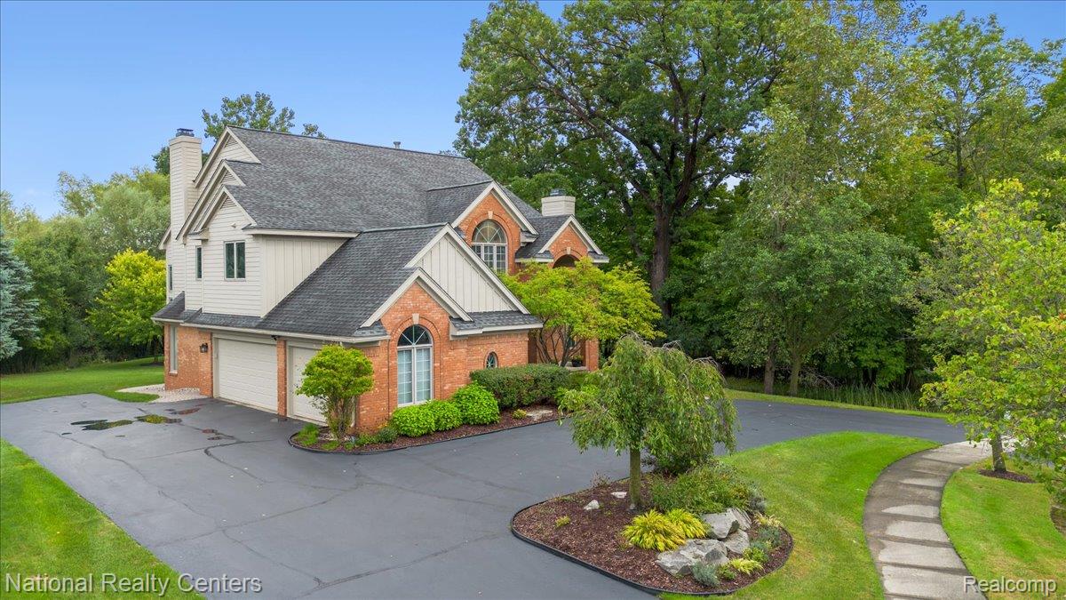6951 Brook Hollow Court