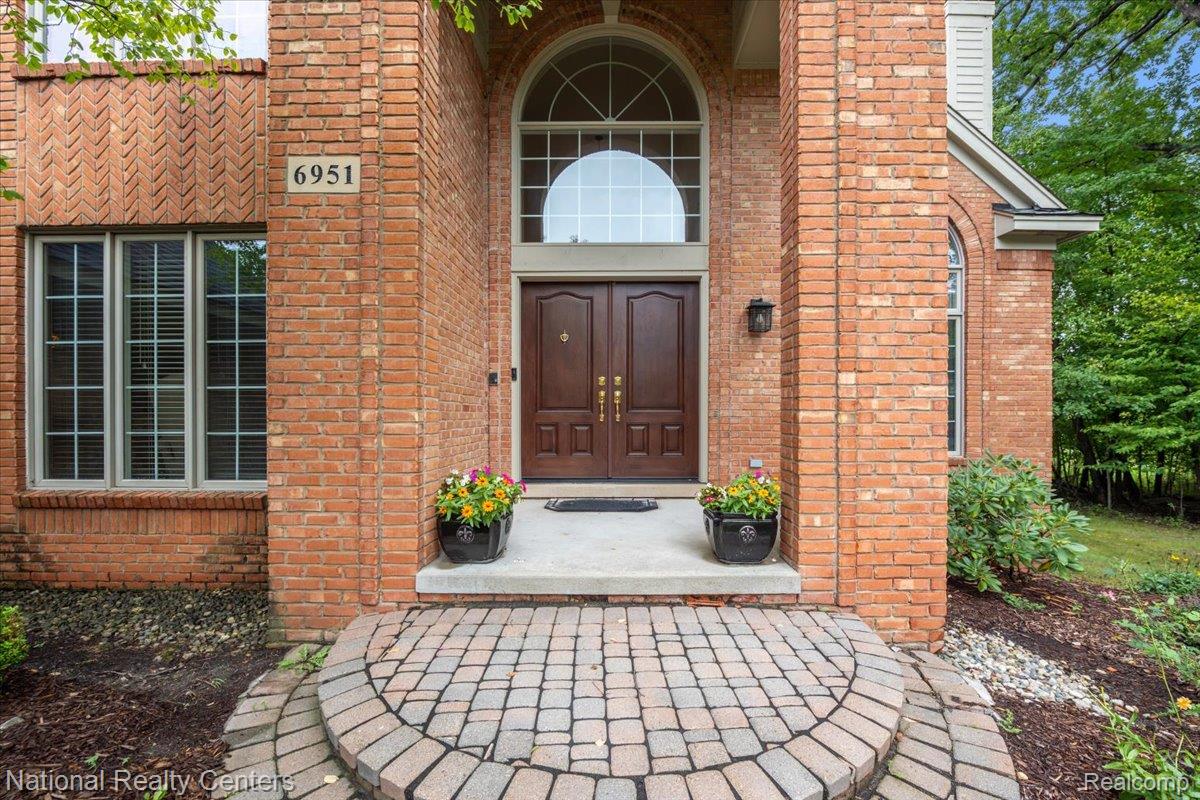 6951 Brook Hollow Court