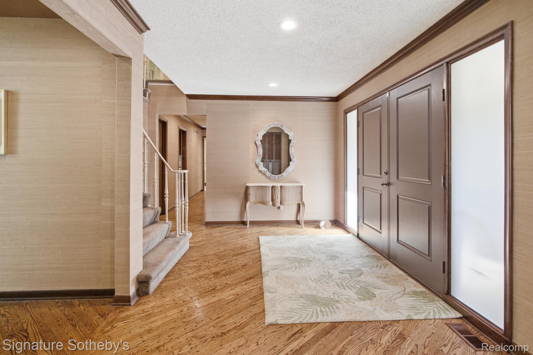 3215 Woodview Lake Road