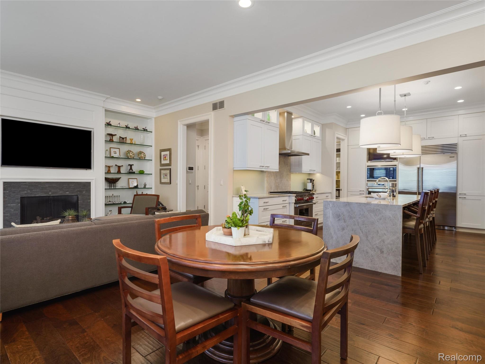 300 Woodland Villa Court