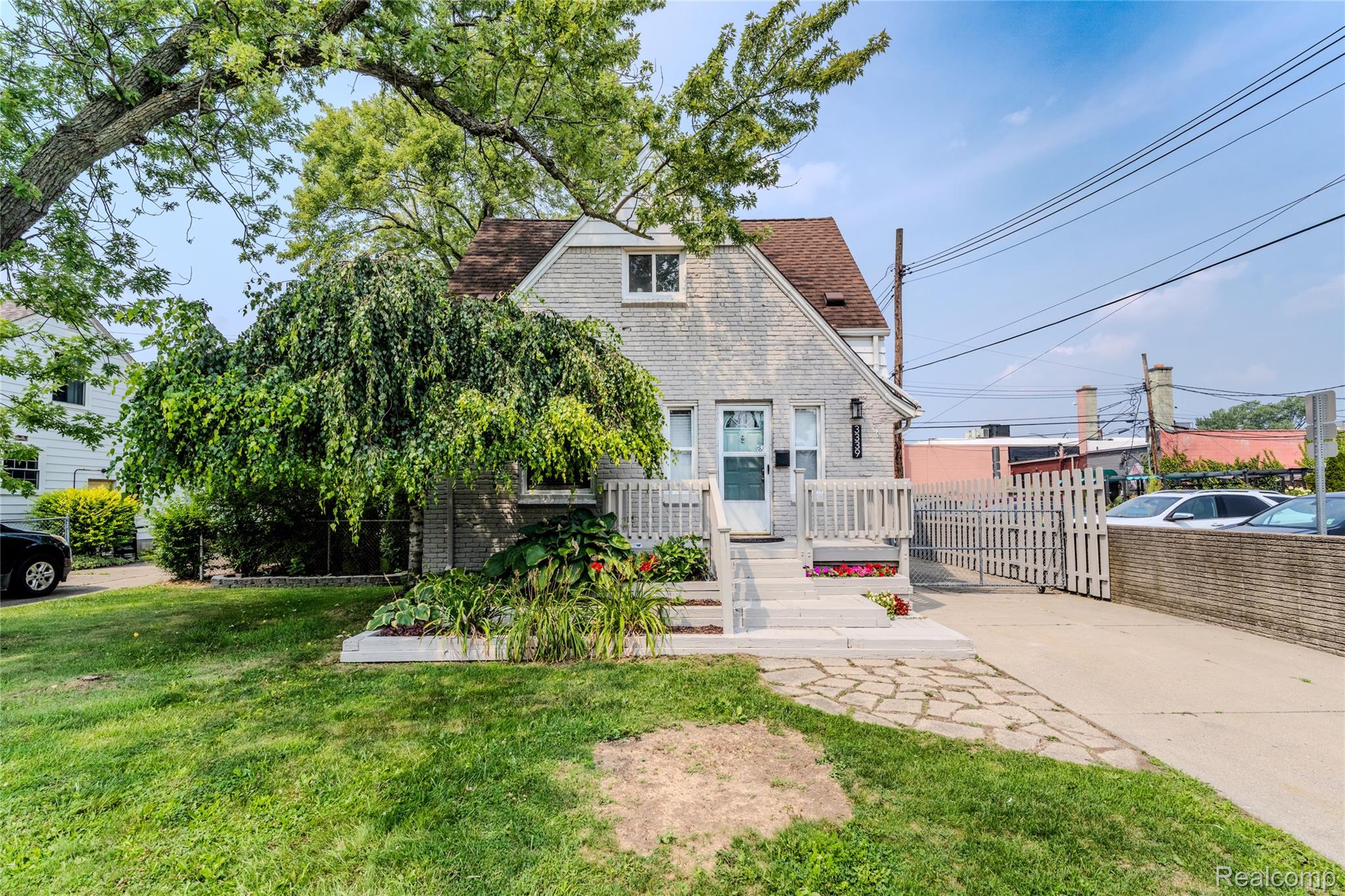 3339 Gardner Avenue