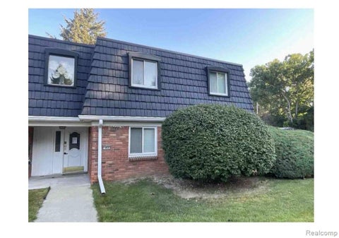 Photo of 1850 Colonial Village Way, Waterford Charter Township, MI 48328 (MLS # 20261048749)