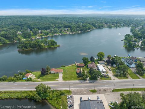 Tiny photo for 9876 Dixie Highway, Springfield Charter Township, MI 48348 (MLS # 20250014555)