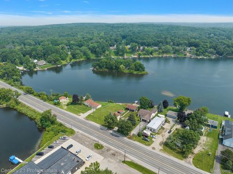 Tiny photo for 9876 Dixie Highway, Springfield Charter Township, MI 48348 (MLS # 20250014555)