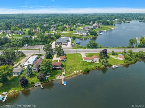 Tiny photo for 9876 Dixie Highway, Springfield Charter Township, MI 48348 (MLS # 20250014555)