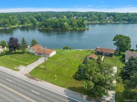 Tiny photo for 9876 Dixie Highway, Springfield Charter Township, MI 48348 (MLS # 20250014555)