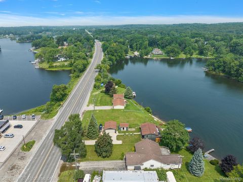 Tiny photo for 9876 Dixie Highway, Springfield Charter Township, MI 48348 (MLS # 20250014555)