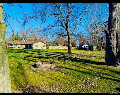 35342 Lake Drive Brownstown Charter Township MI 48173