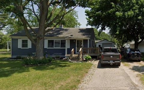 2082 Kohler Street Waterford Charter Township MI 48329