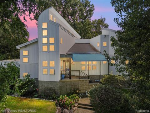 275 Angola Street Wolverine Lake Village MI 48390