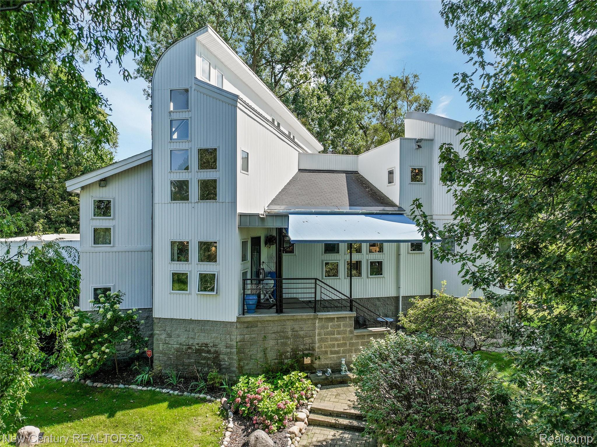 275 Angola Street