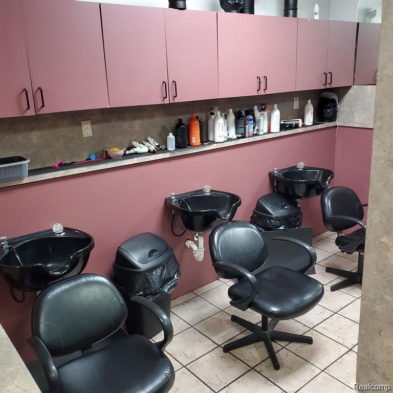 9646 GREENFIELD Road