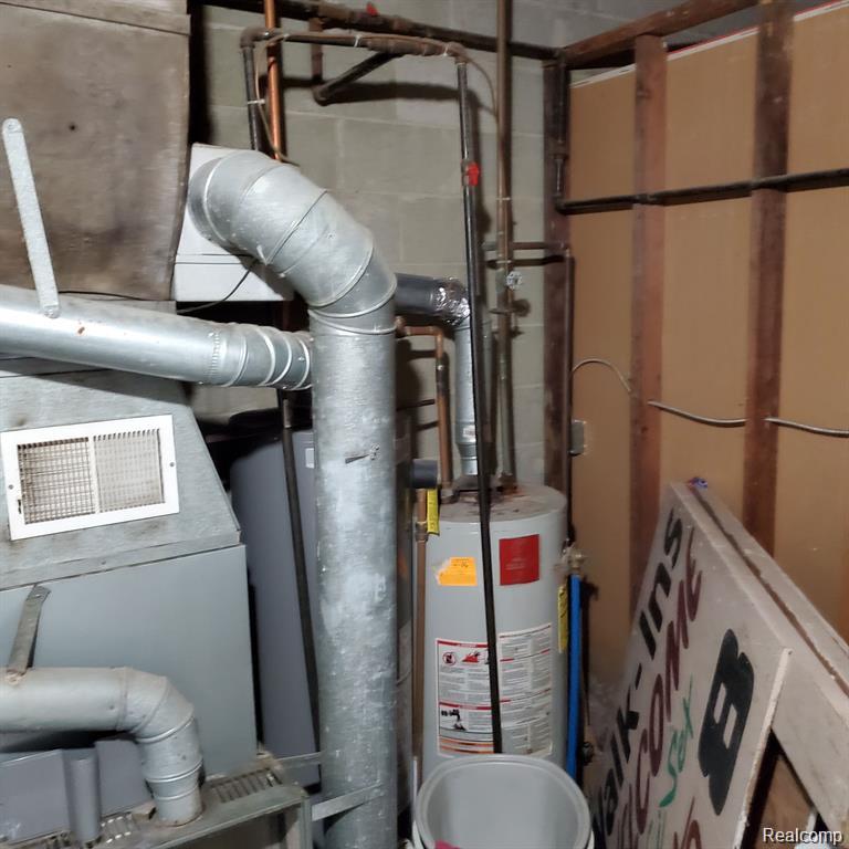 9646 GREENFIELD Road