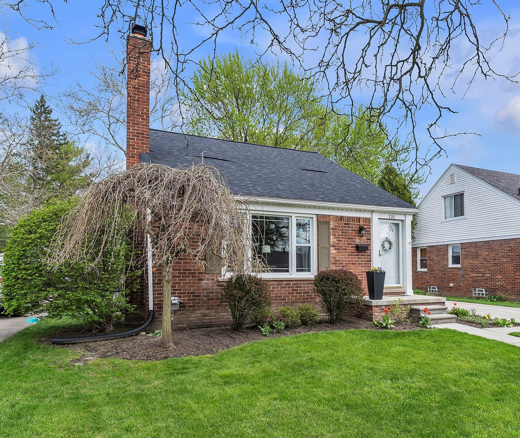 130 N Holbrook Street