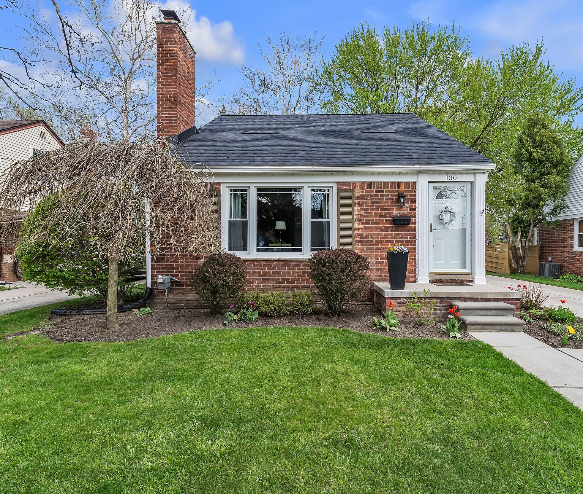 130 N Holbrook Street