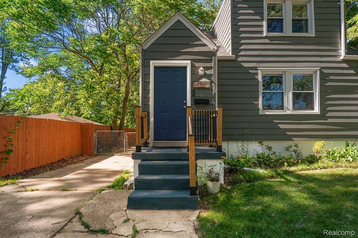 136 W Elza Avenue