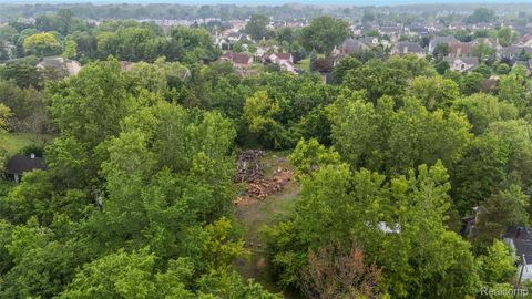 2111 Beyer Lane Sterling Heights City MI 48314