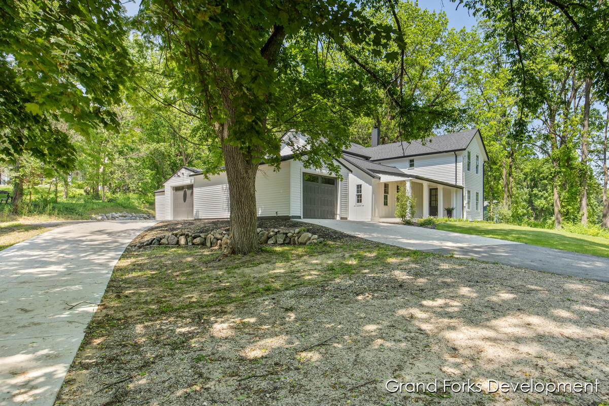 101 Carl Drive NE