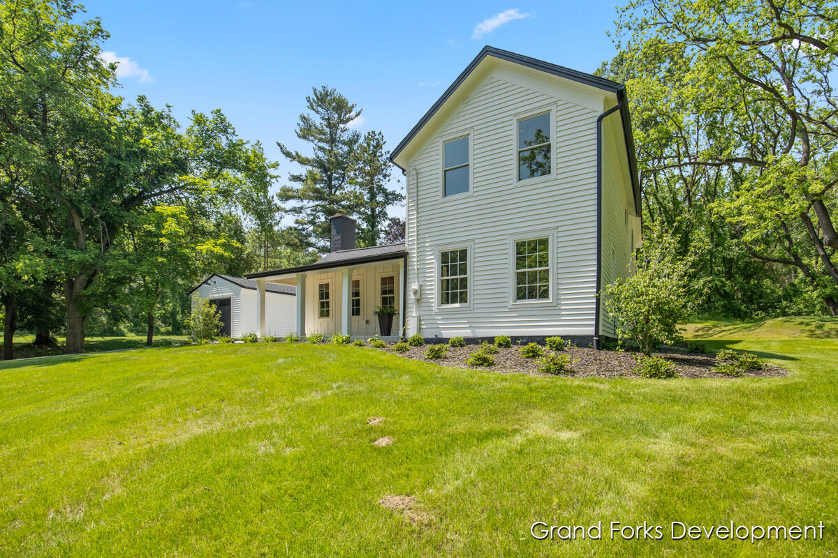 101 Carl Drive NE