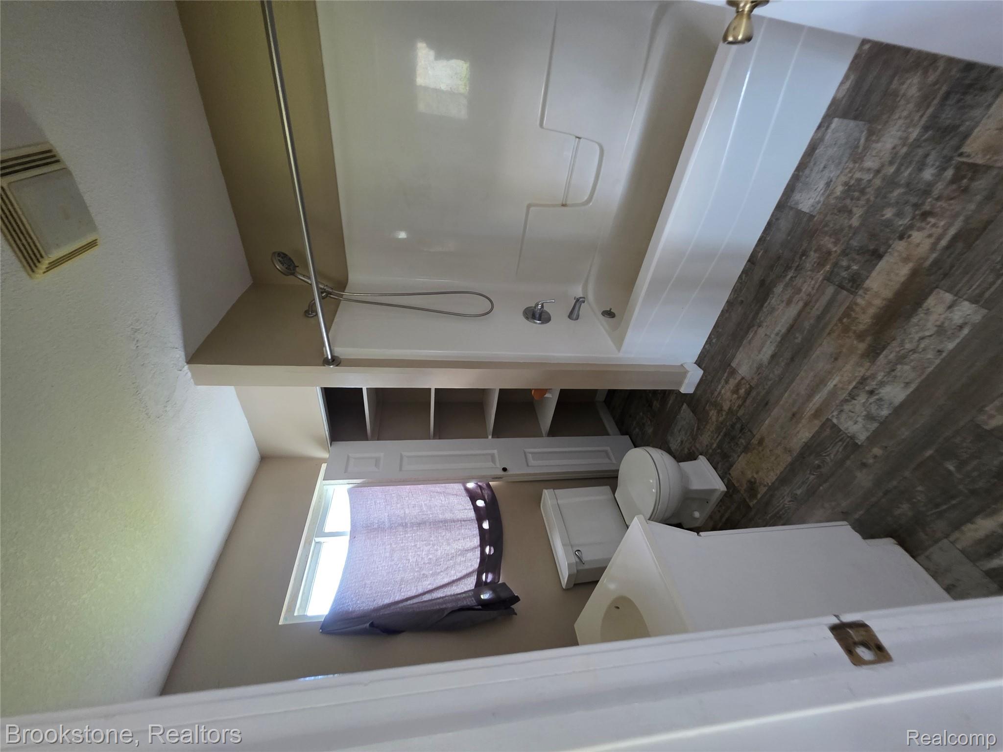 13021 N Saginaw Road