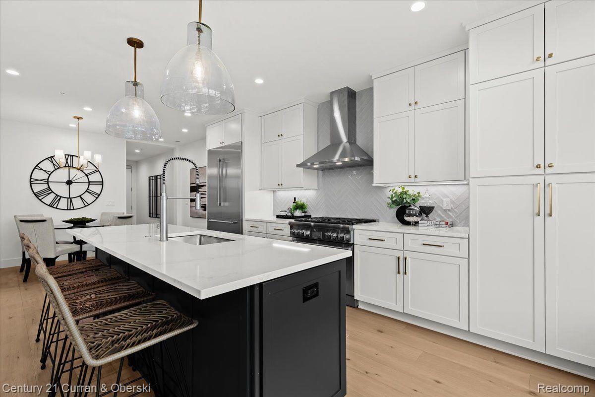 156 N CENTER Street UNIT 302