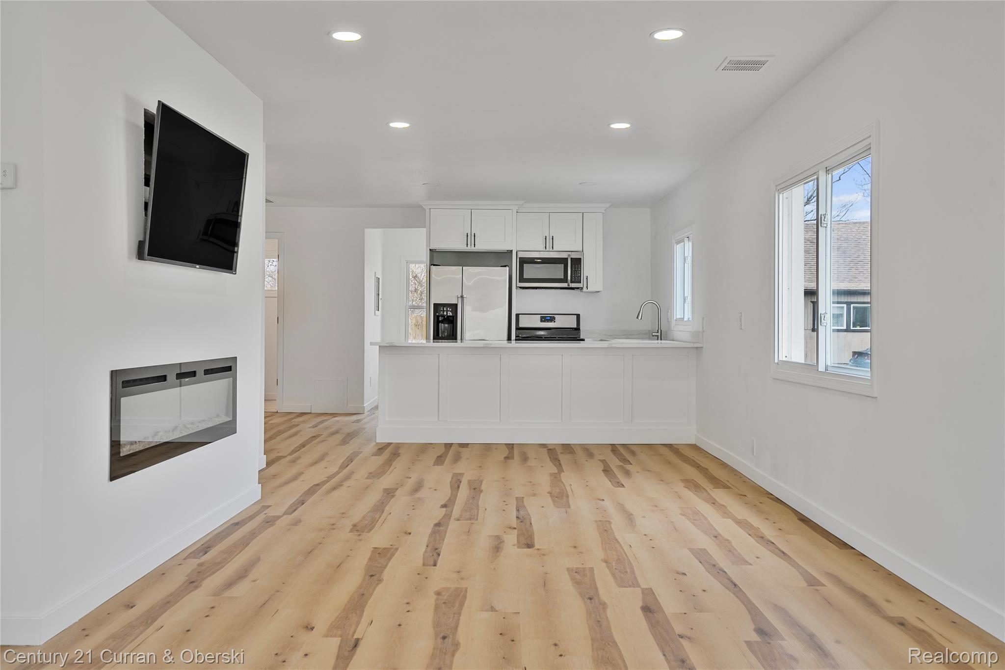 4399 2nd Street