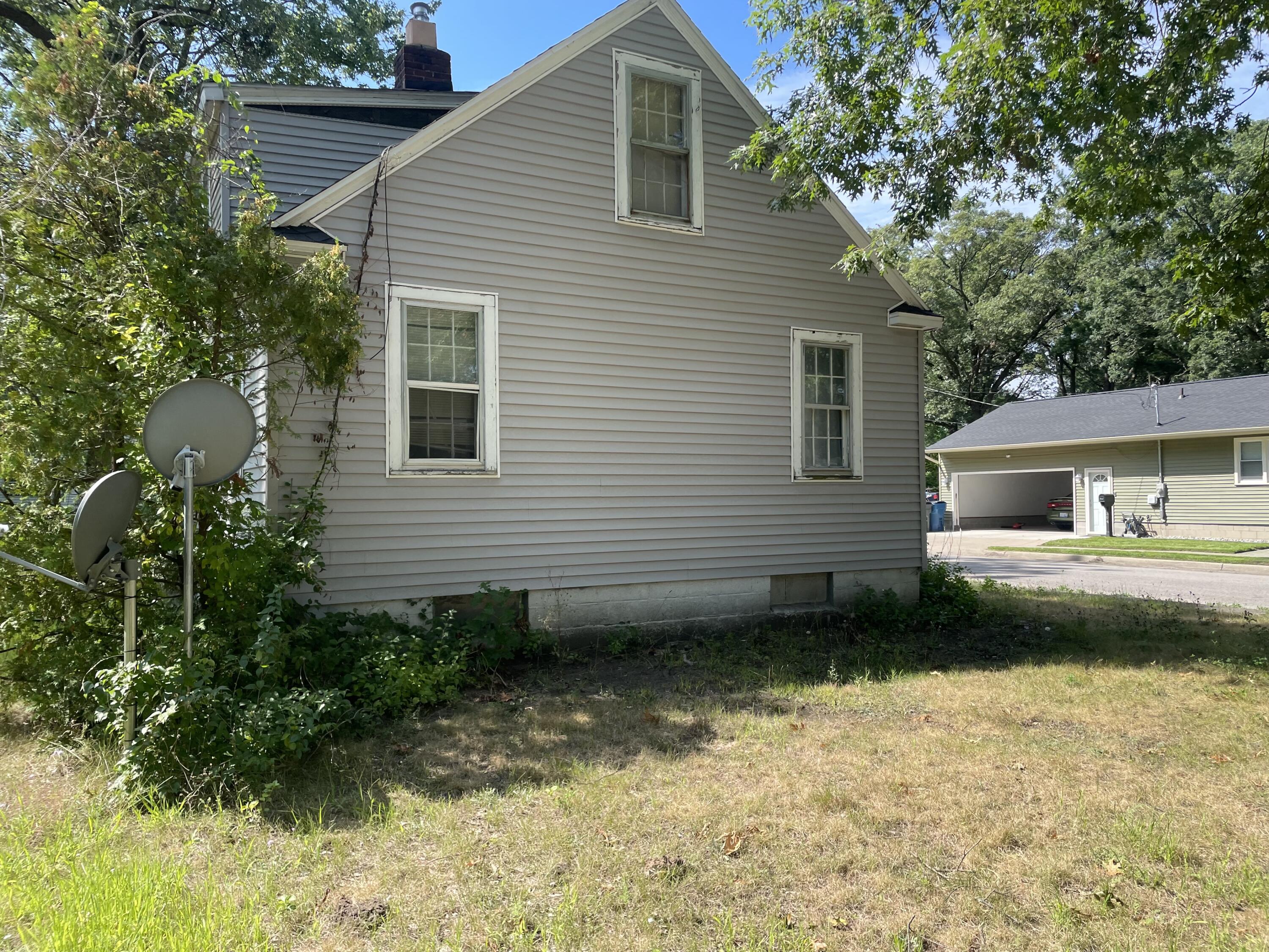 371 E Columbia Avenue