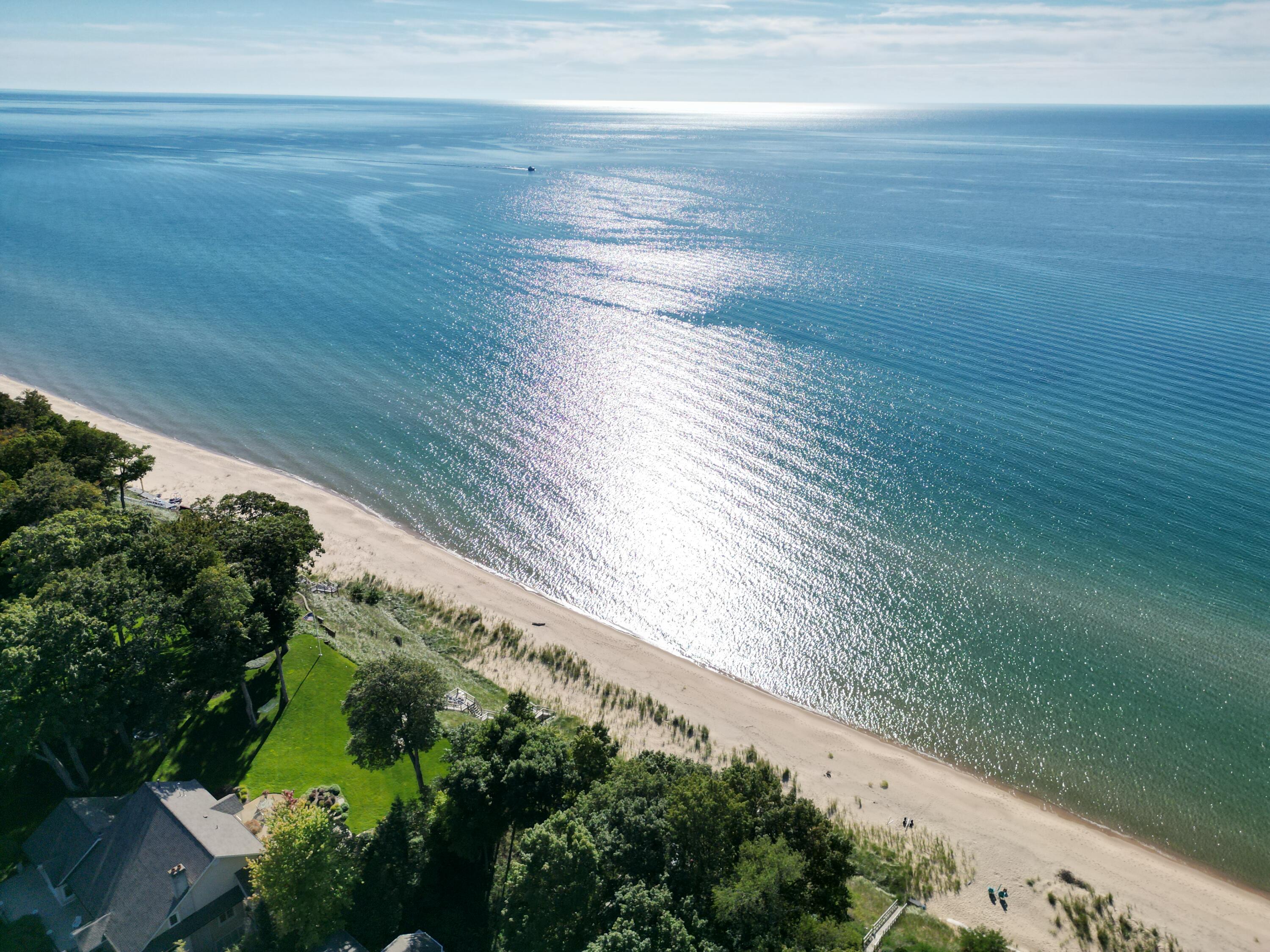 5285 N Lakeshore Drive