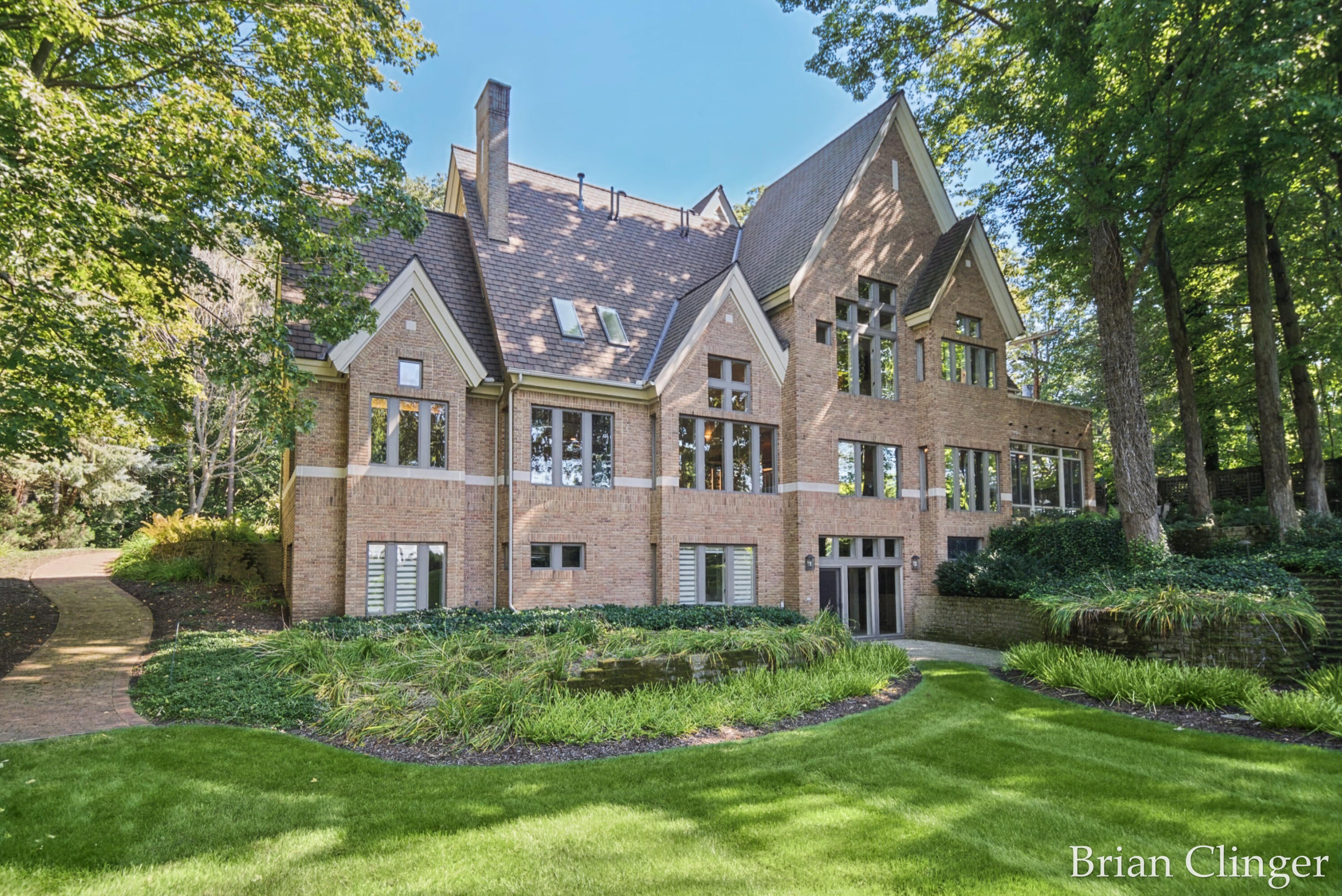 5285 N Lakeshore Drive