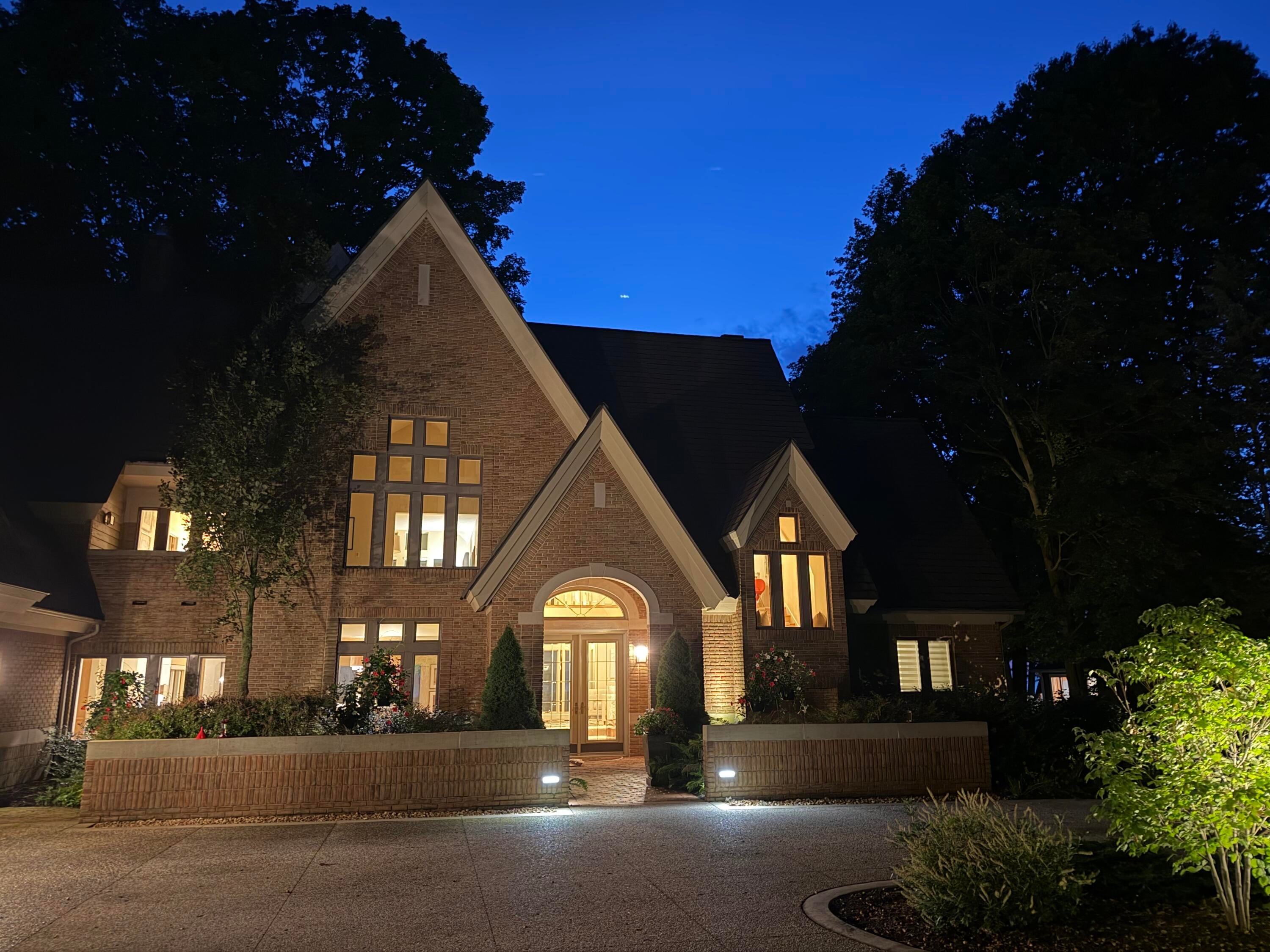 5285 N Lakeshore Drive