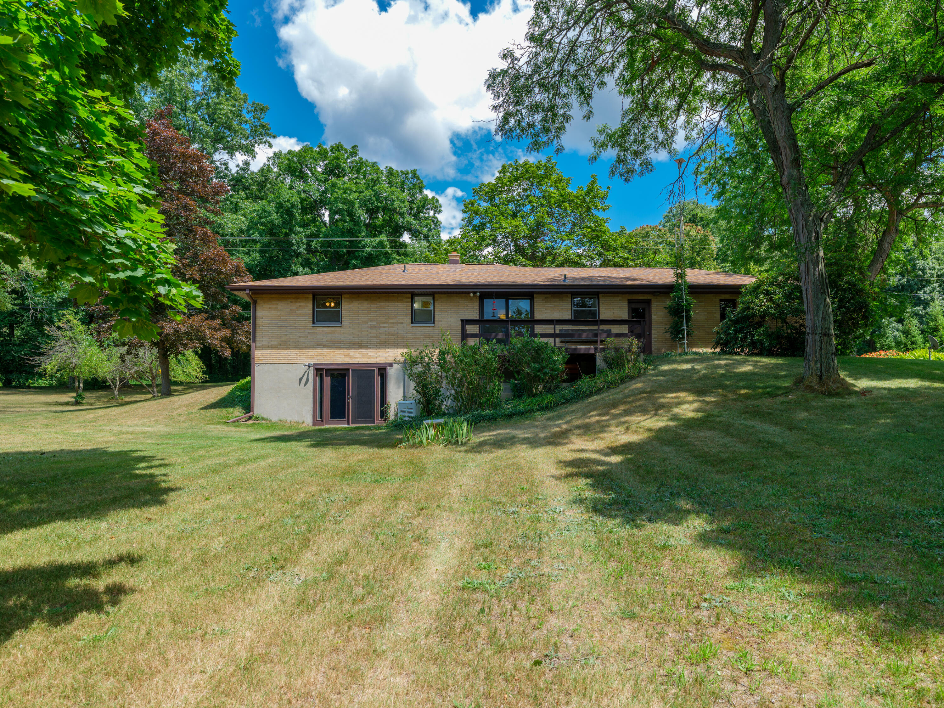 9169 N Riverview Drive