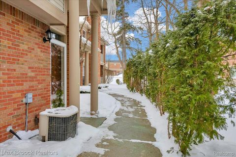 41 N Squirrel Road Auburn Hills City MI 48326