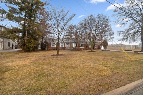 26204 Doxtator Street Dearborn Heights City MI 48127