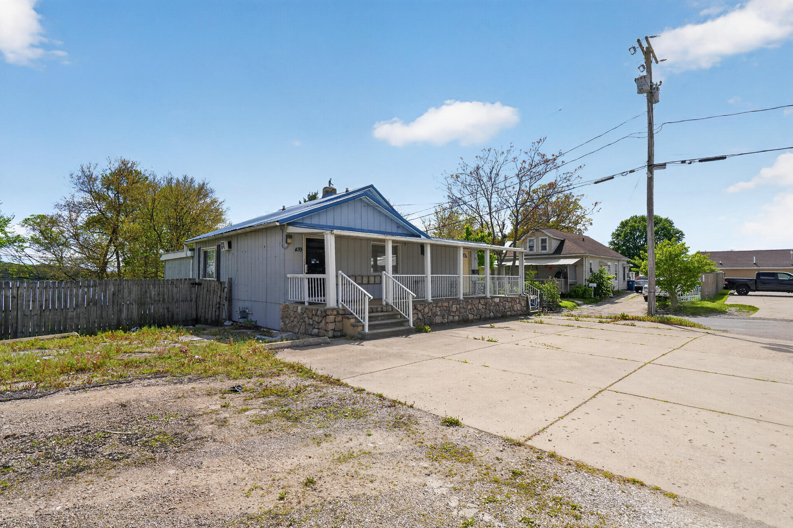 439 W Columbia Avenue