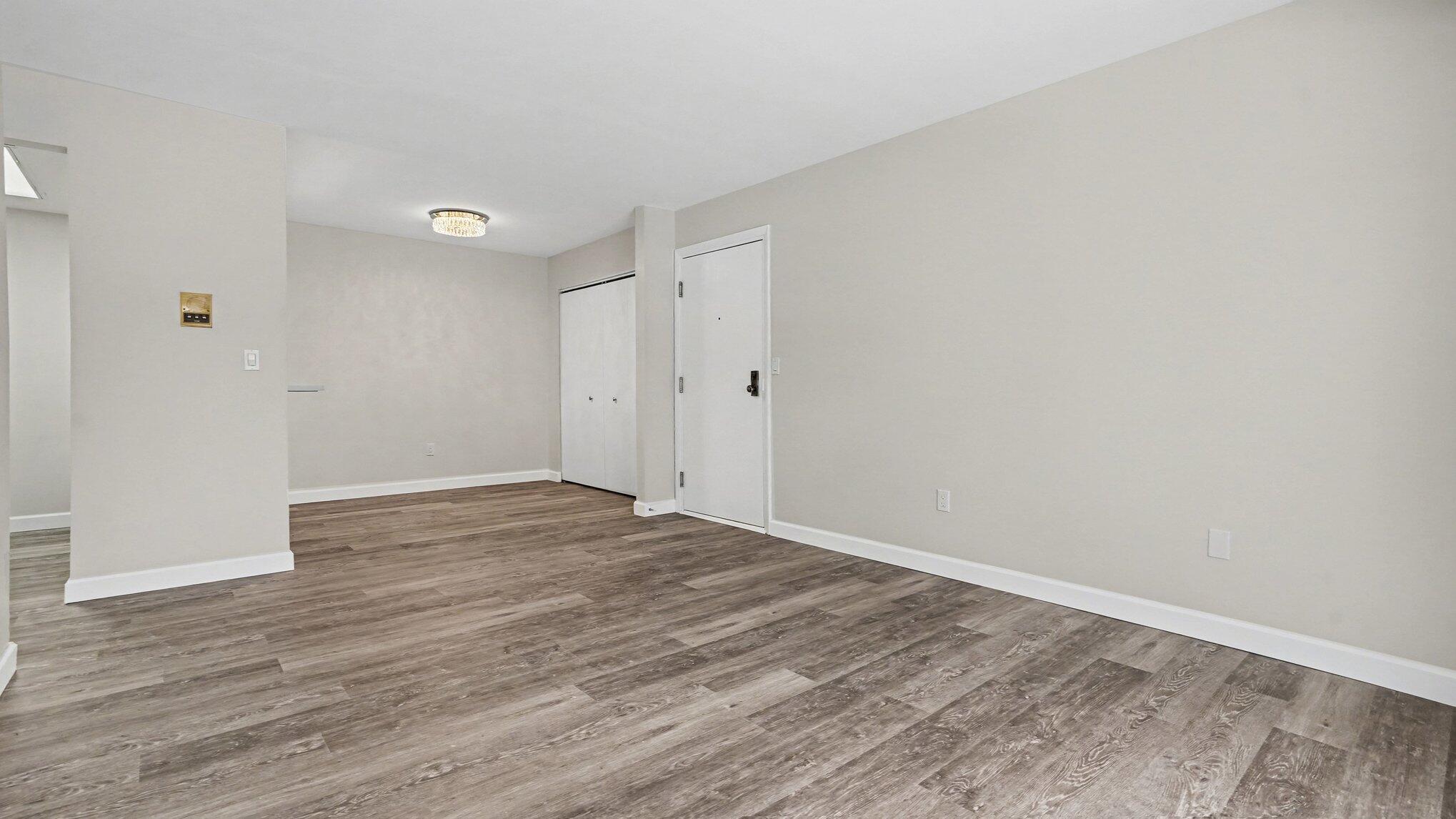 1472 W Chateau Vert Street F