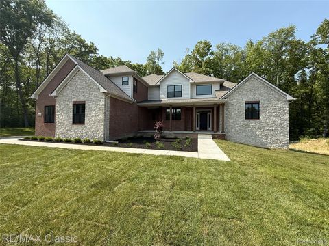2836 Pine Bluffs ct Highland Charter Township MI 48356