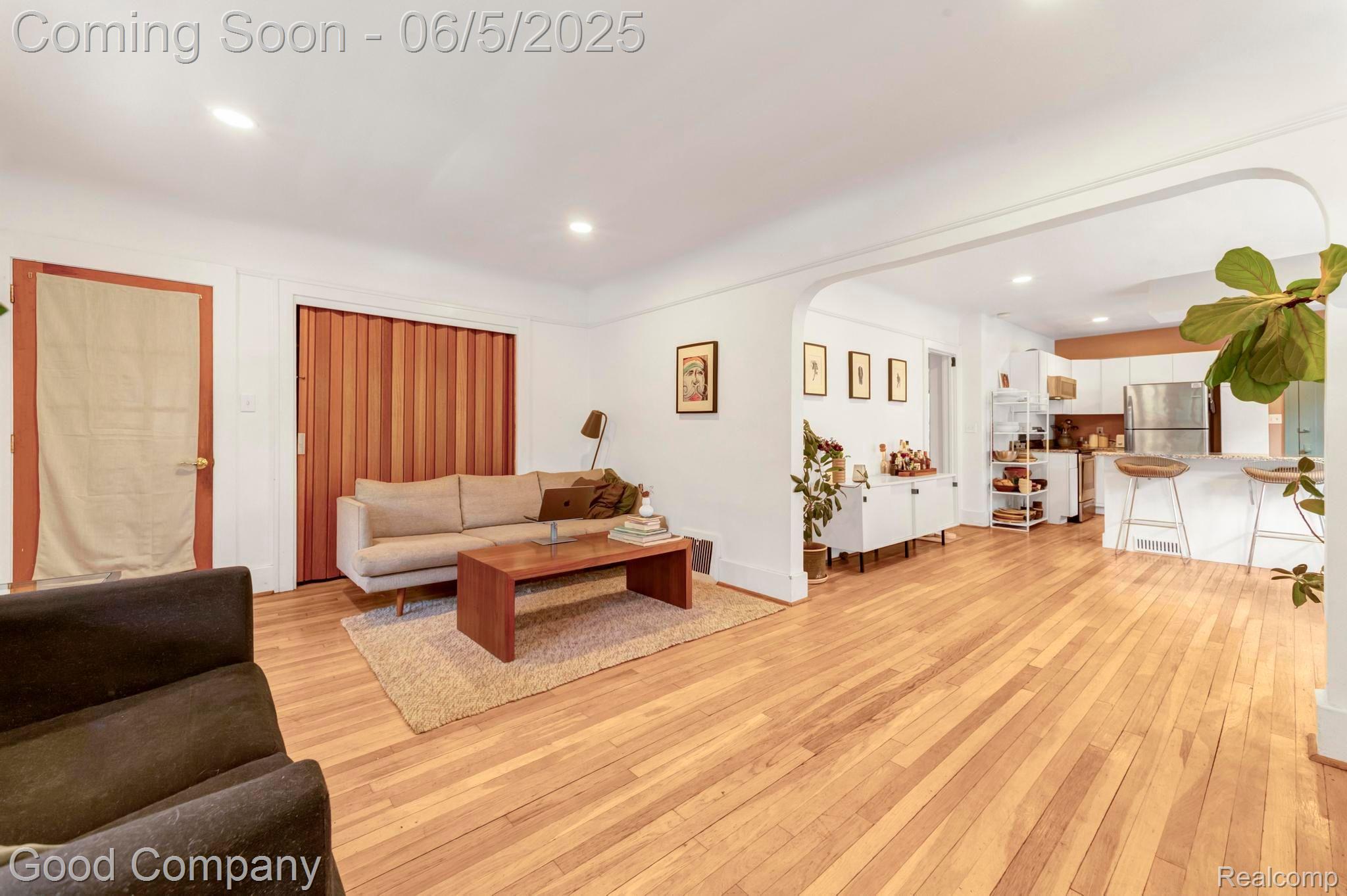 364 W CAMBOURNE Street