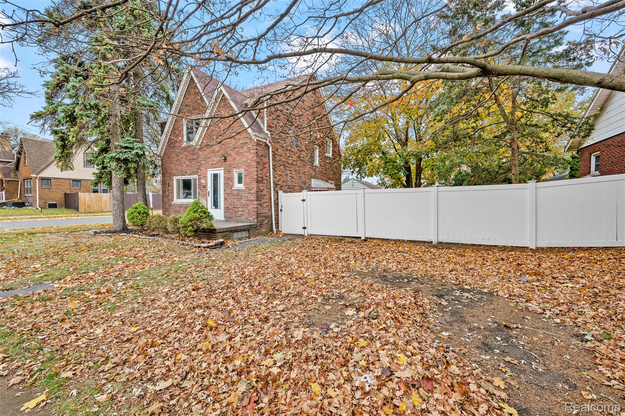 1332 Fort Park Boulevard