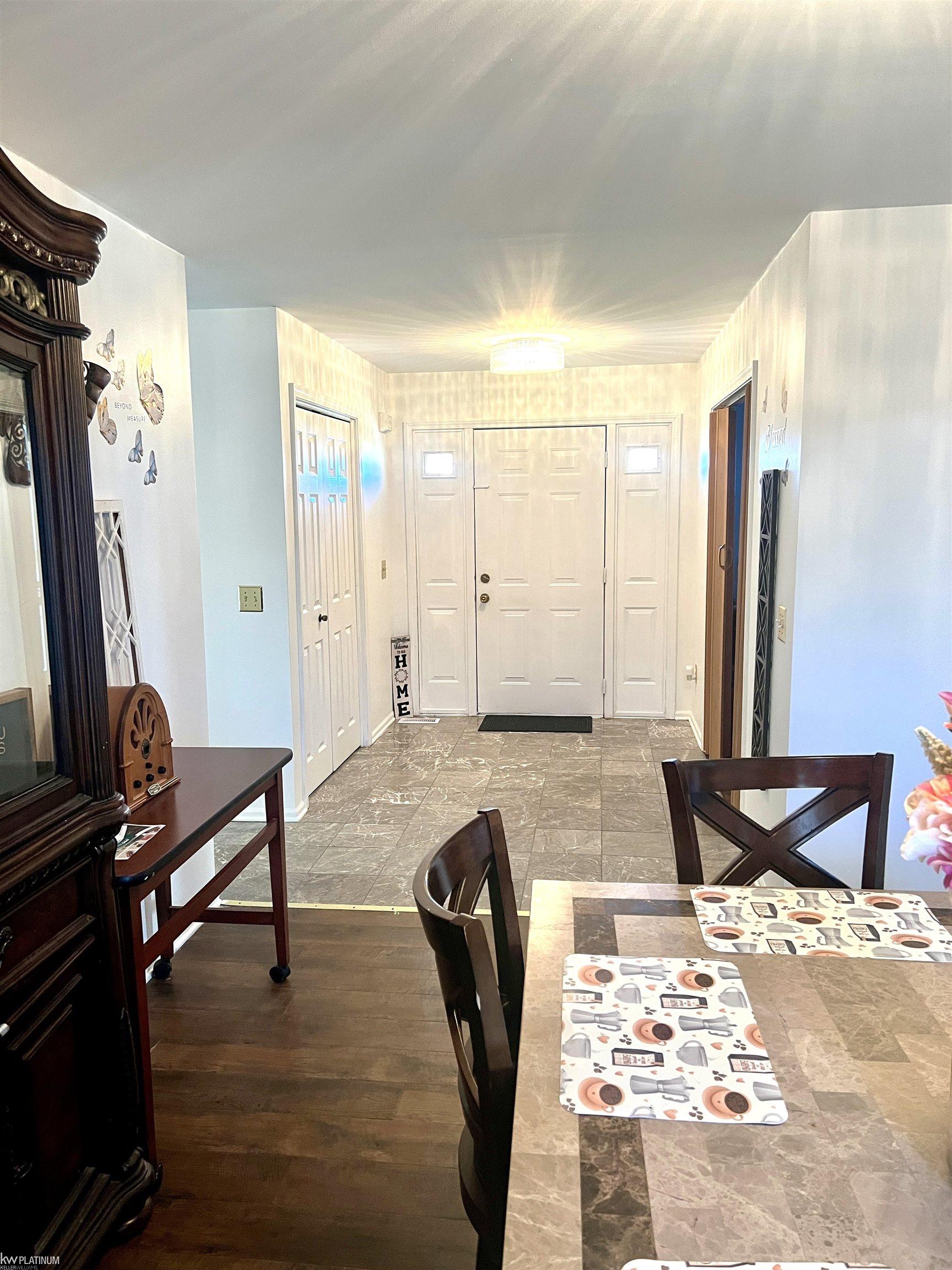 26528 FARMINGTON Dr Avenue