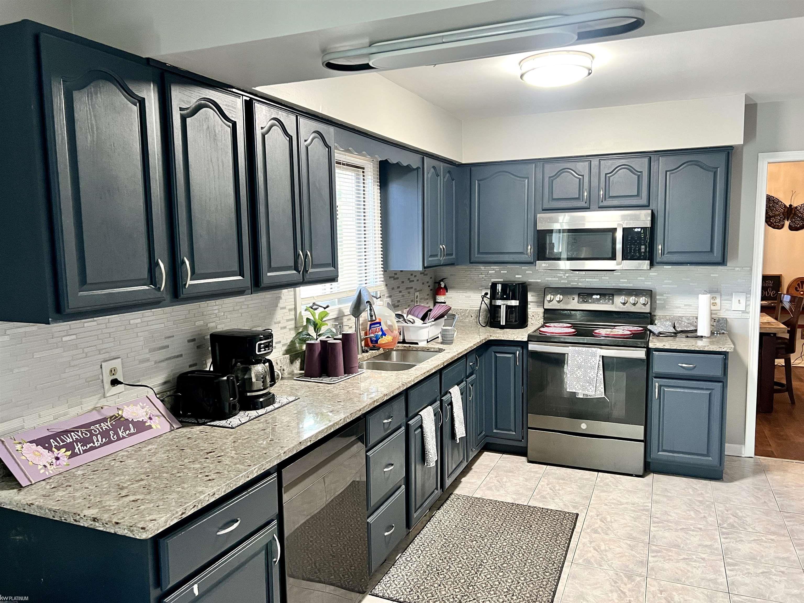 26528 FARMINGTON Dr Avenue