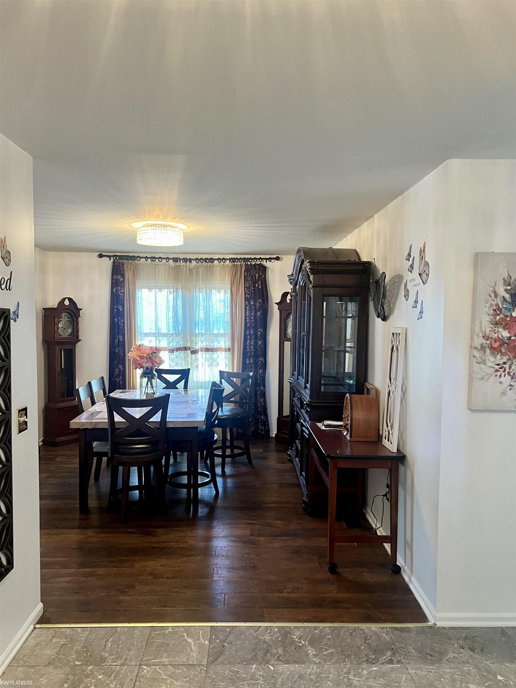 26528 FARMINGTON Dr Avenue