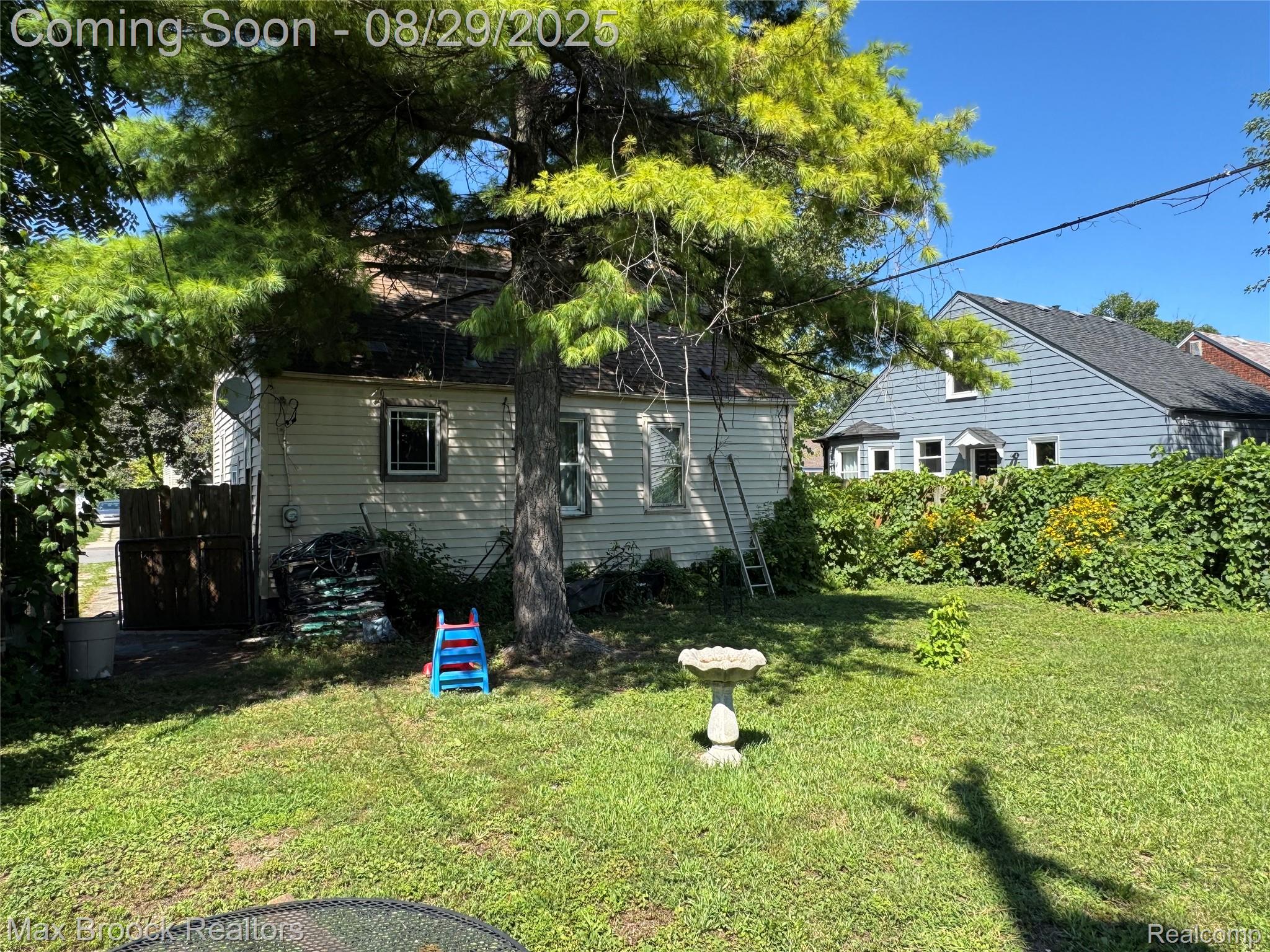384 E Chesterfield Street